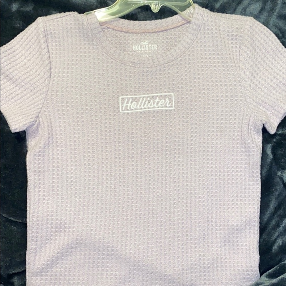lavender hollister T-shirt